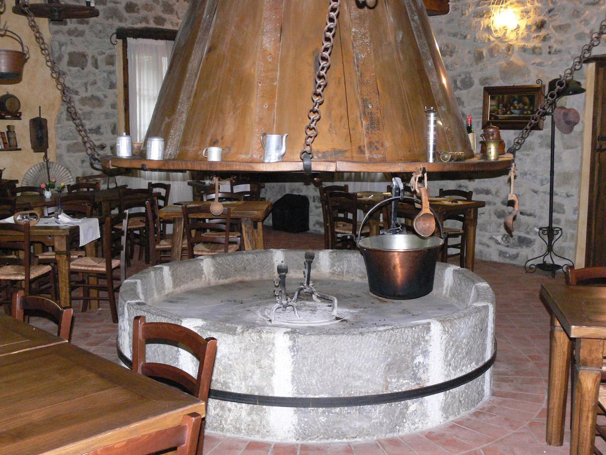 Il Cappellaio Matto Bed and Breakfast Montalto Ligure Exteriör bild