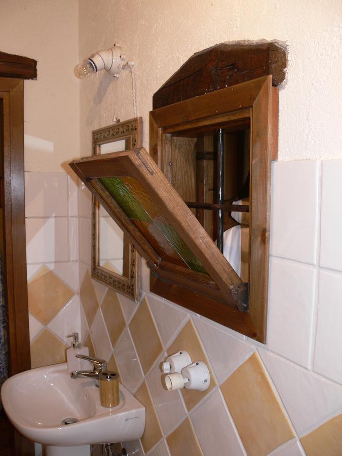 Il Cappellaio Matto Bed and Breakfast Montalto Ligure Exteriör bild