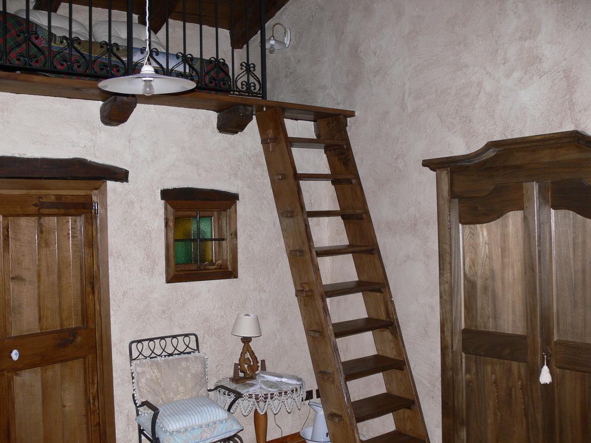 Il Cappellaio Matto Bed and Breakfast Montalto Ligure Exteriör bild