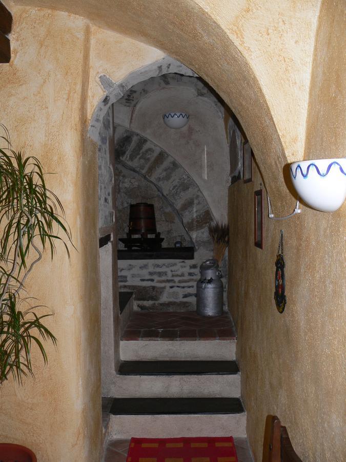 Il Cappellaio Matto Bed and Breakfast Montalto Ligure Exteriör bild