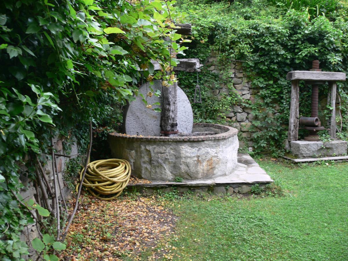 Il Cappellaio Matto Bed and Breakfast Montalto Ligure Exteriör bild