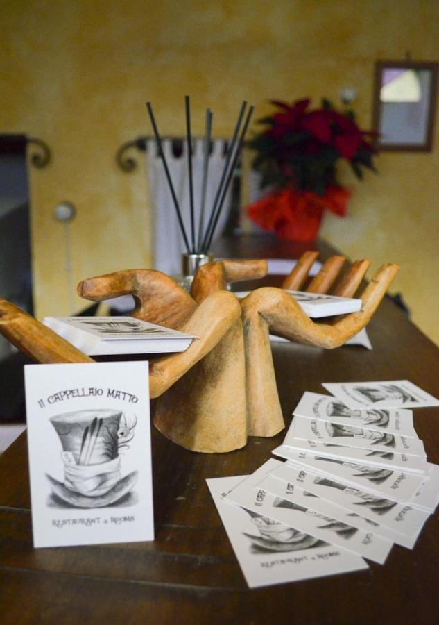 Il Cappellaio Matto Bed and Breakfast Montalto Ligure Exteriör bild