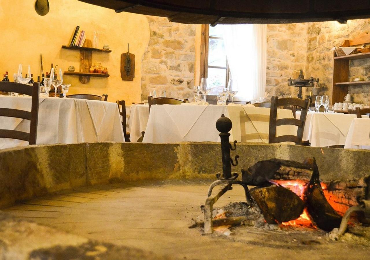 Il Cappellaio Matto Bed and Breakfast Montalto Ligure Exteriör bild