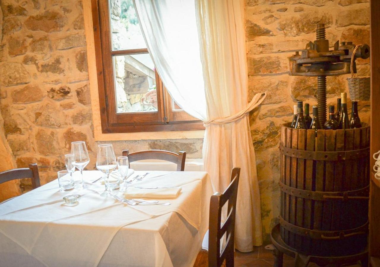 Il Cappellaio Matto Bed and Breakfast Montalto Ligure Exteriör bild