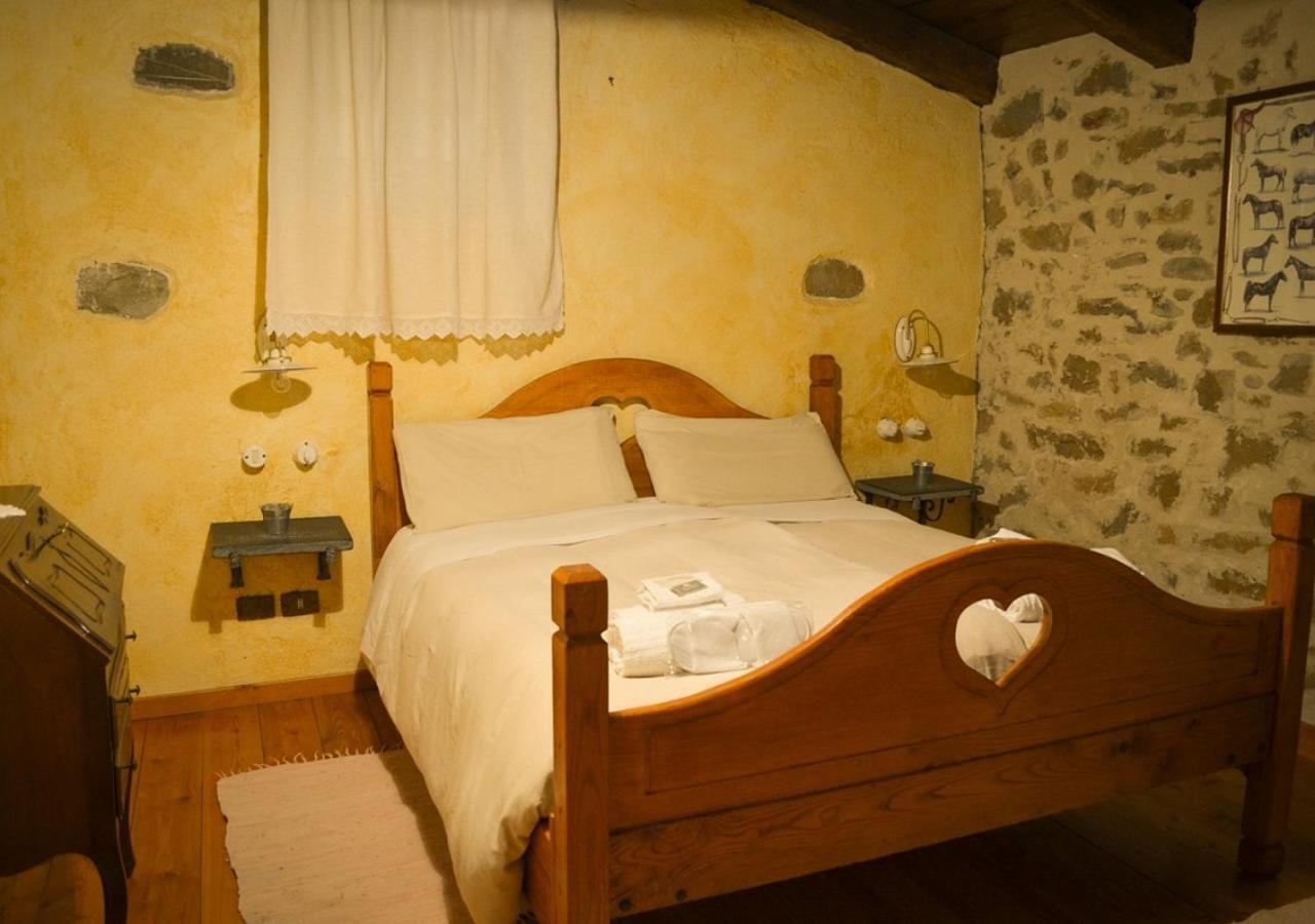 Il Cappellaio Matto Bed and Breakfast Montalto Ligure Exteriör bild