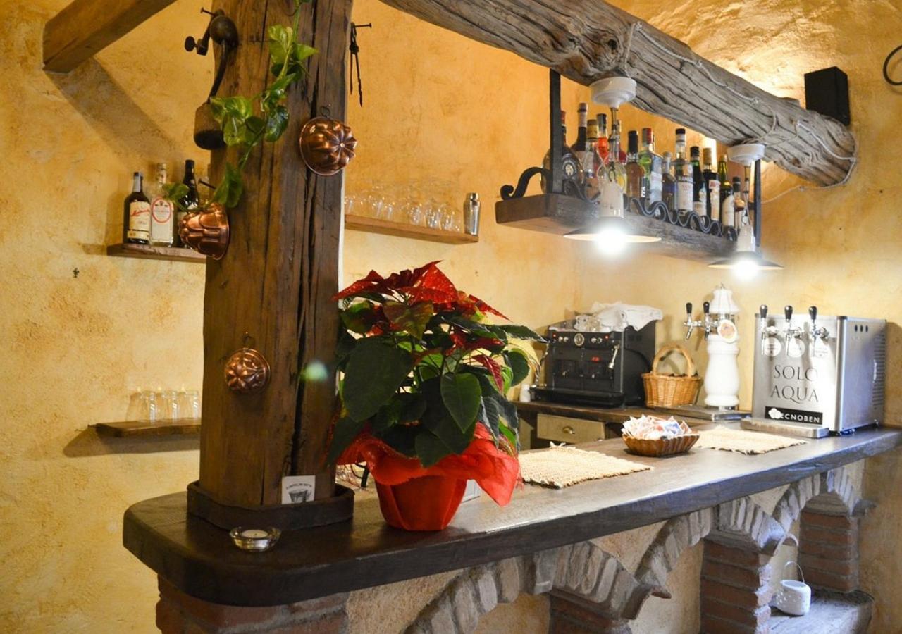 Il Cappellaio Matto Bed and Breakfast Montalto Ligure Exteriör bild