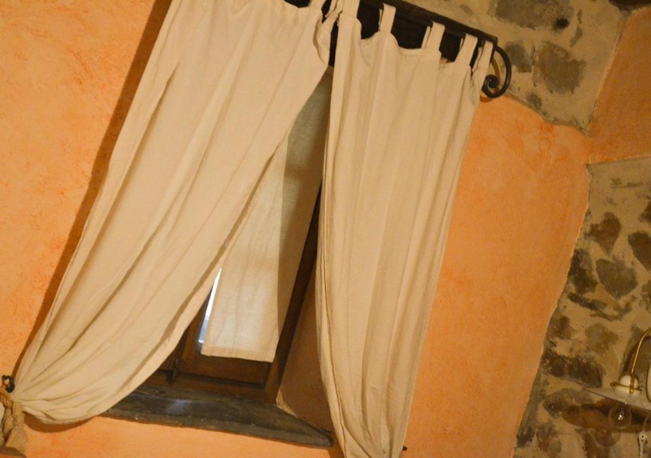 Il Cappellaio Matto Bed and Breakfast Montalto Ligure Exteriör bild