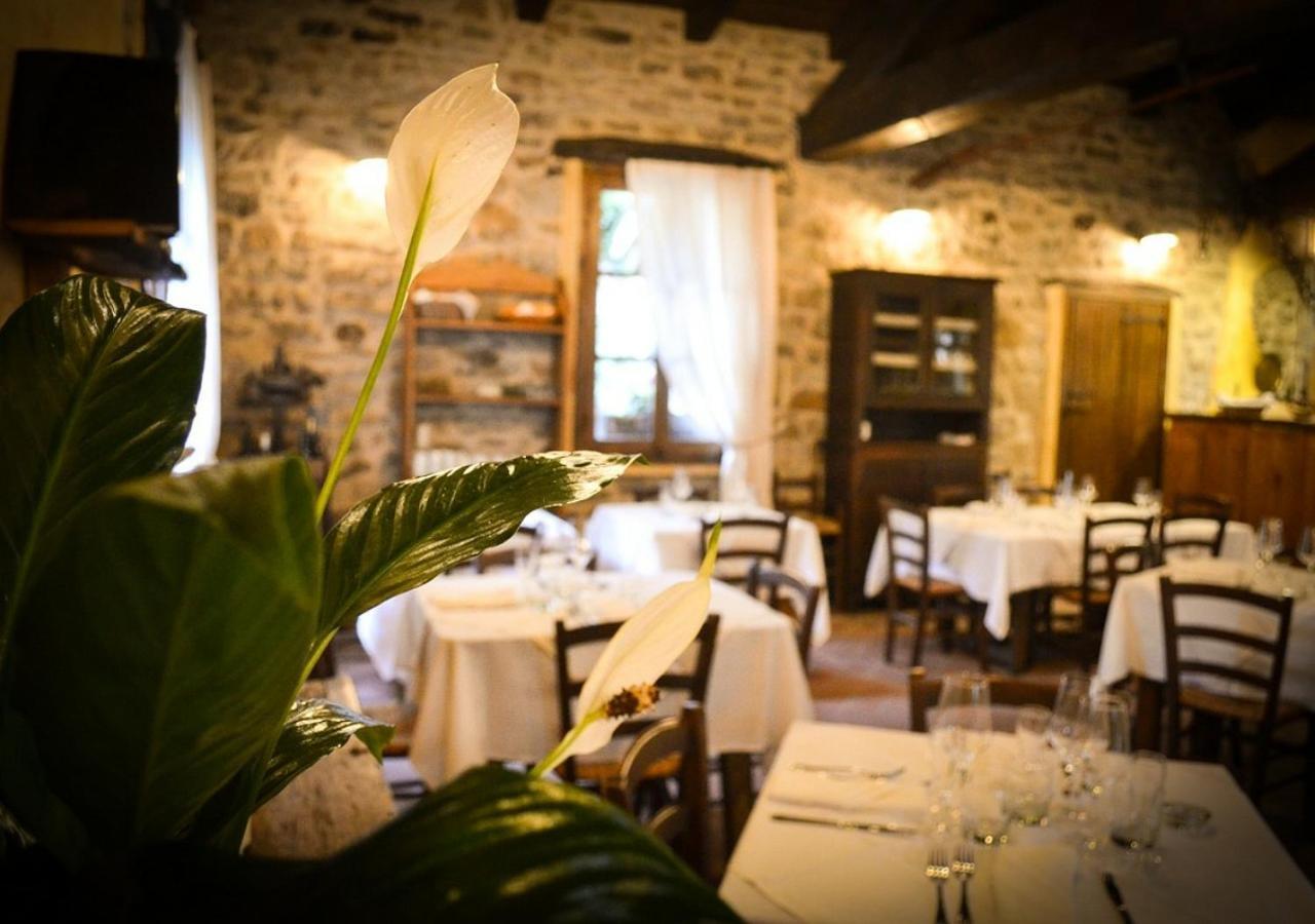 Il Cappellaio Matto Bed and Breakfast Montalto Ligure Exteriör bild