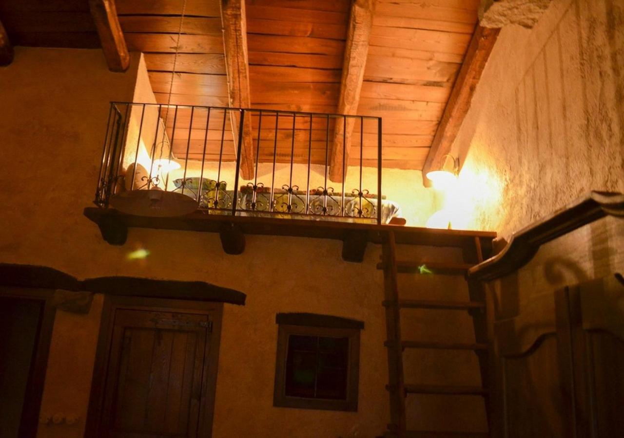Il Cappellaio Matto Bed and Breakfast Montalto Ligure Exteriör bild