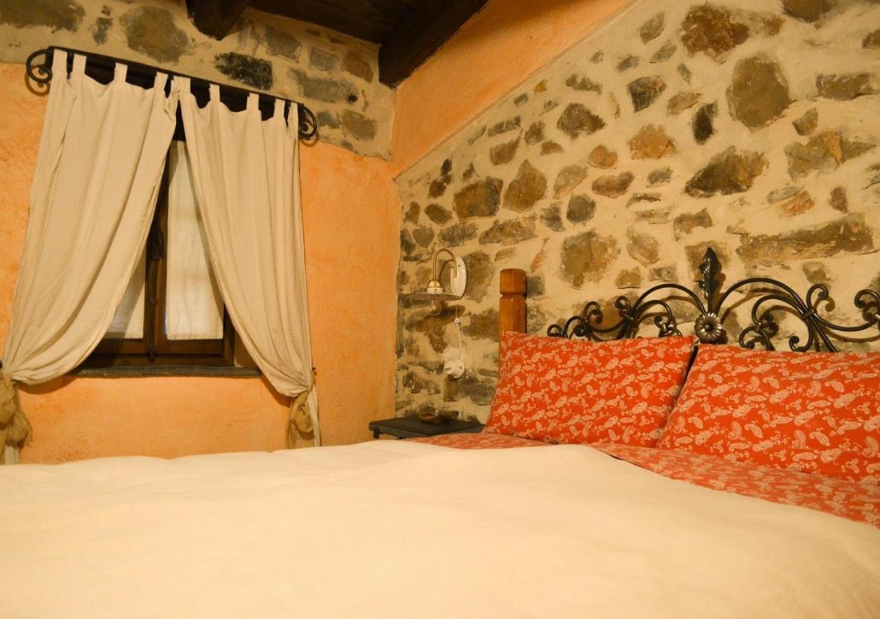Il Cappellaio Matto Bed and Breakfast Montalto Ligure Exteriör bild